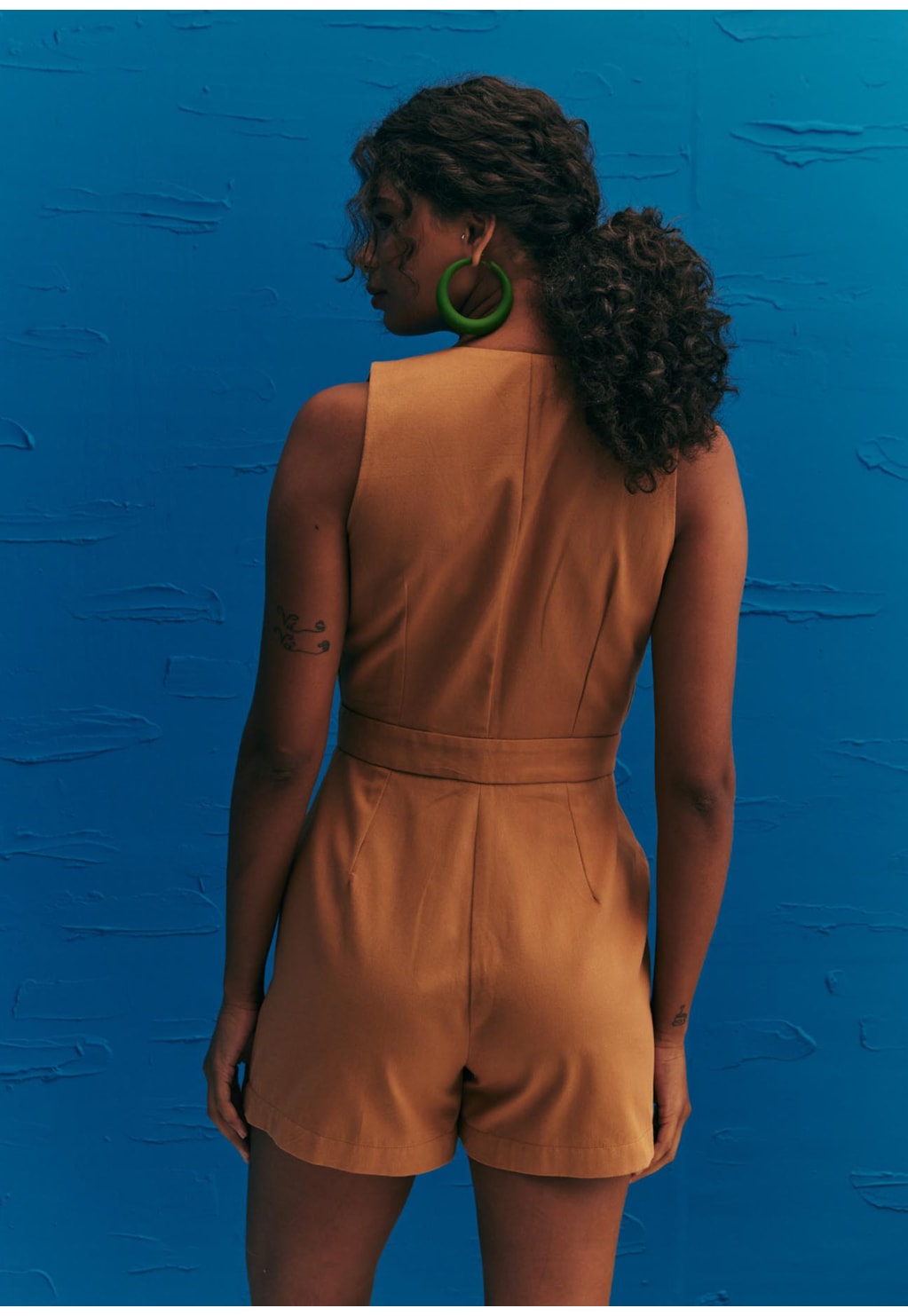 Macaquinho Alfaiataria Decote Profundo