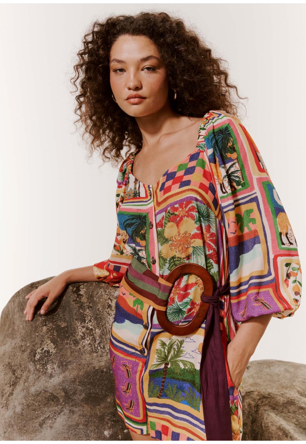 Macaquinho Botões Estampado Patch Cerrado