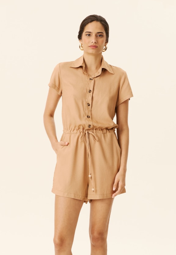 Macaquinho Com Botões Liso Vista Frontal