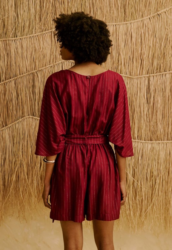 Macaquinho Liso com Faixa  Vista Traseira