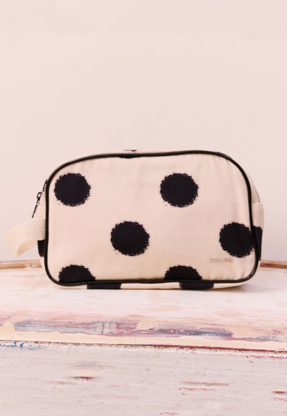 Necessaire Day By Day Estampada Amora Vista Frontal