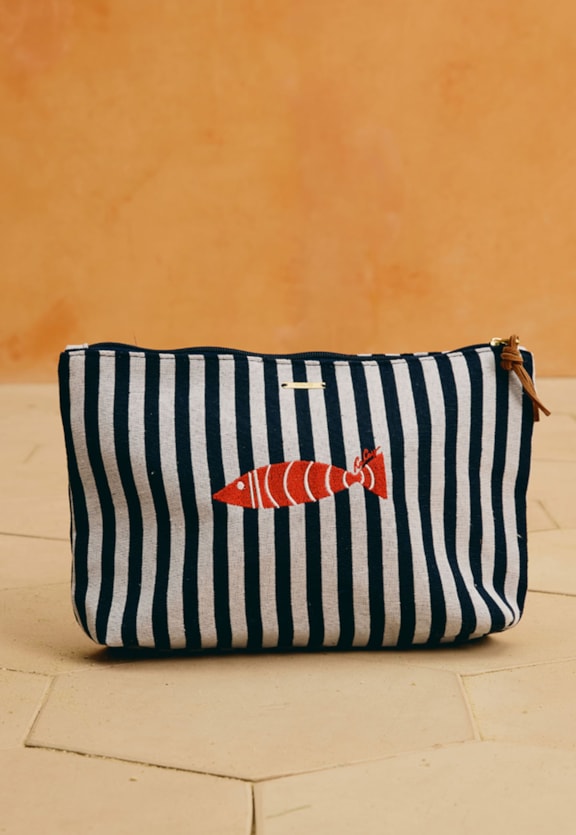 Necessaire Listras Bordado Peixe Vista Frontal