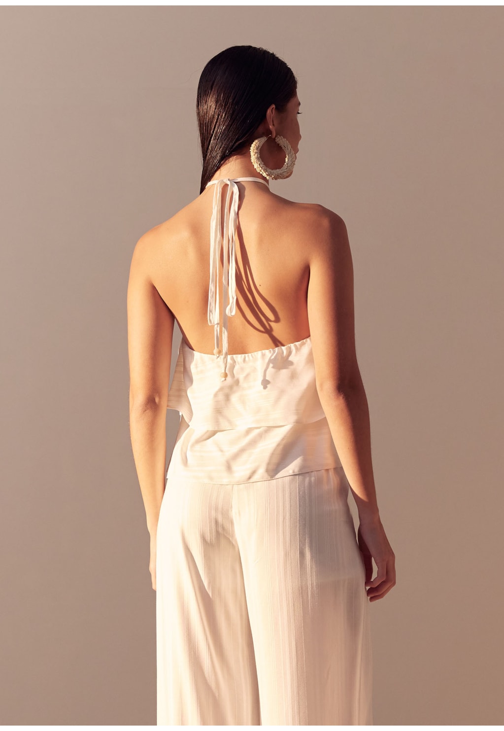 Regata Camadas Detalhe Pedras Decote