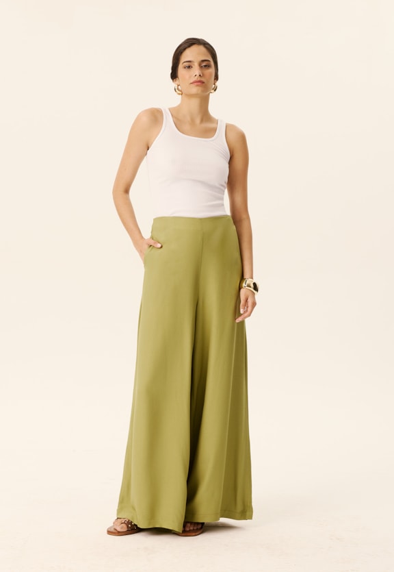 Regata Rib Básica Mesa Vista Traseira