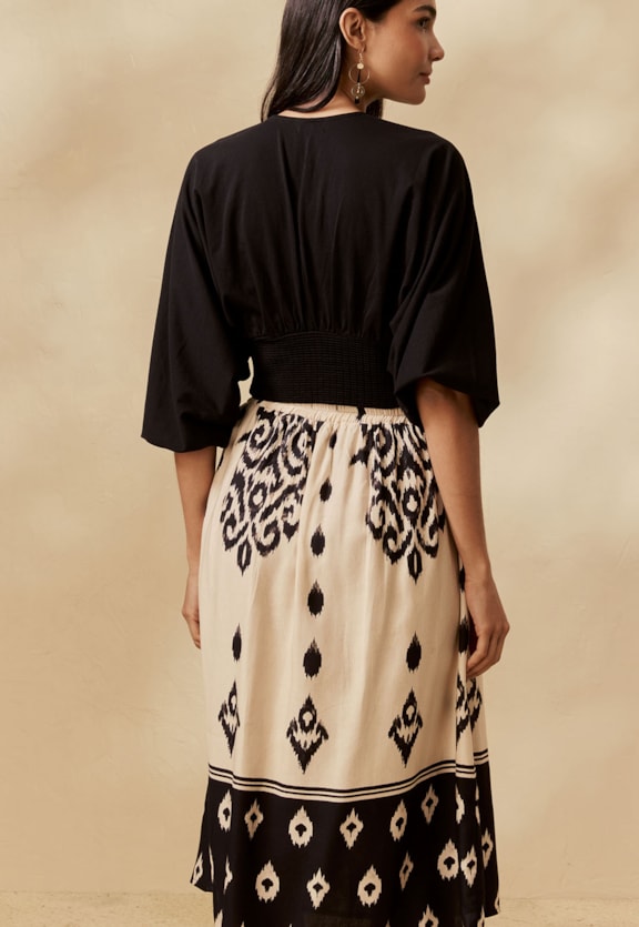 Saia Maxi Midi Estampada La Pacha Vista Traseira