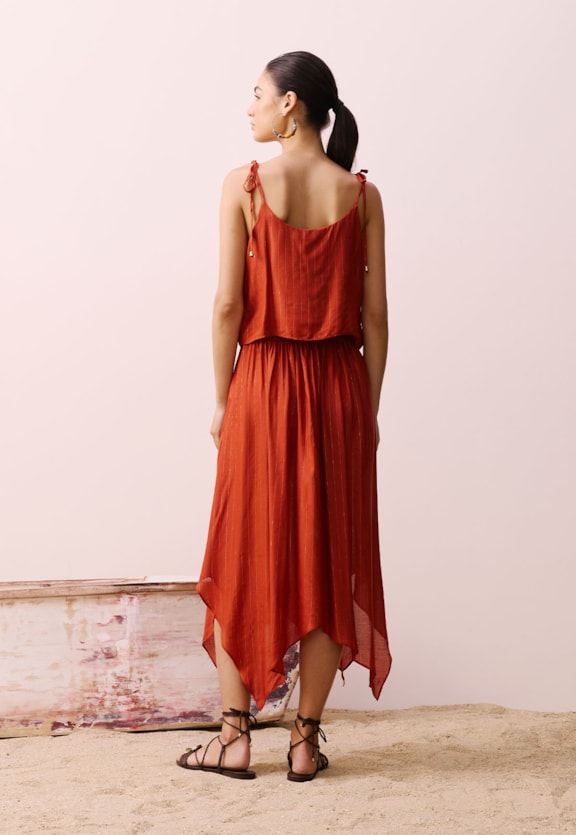 Saia Midi Assimétrica Vista Traseira