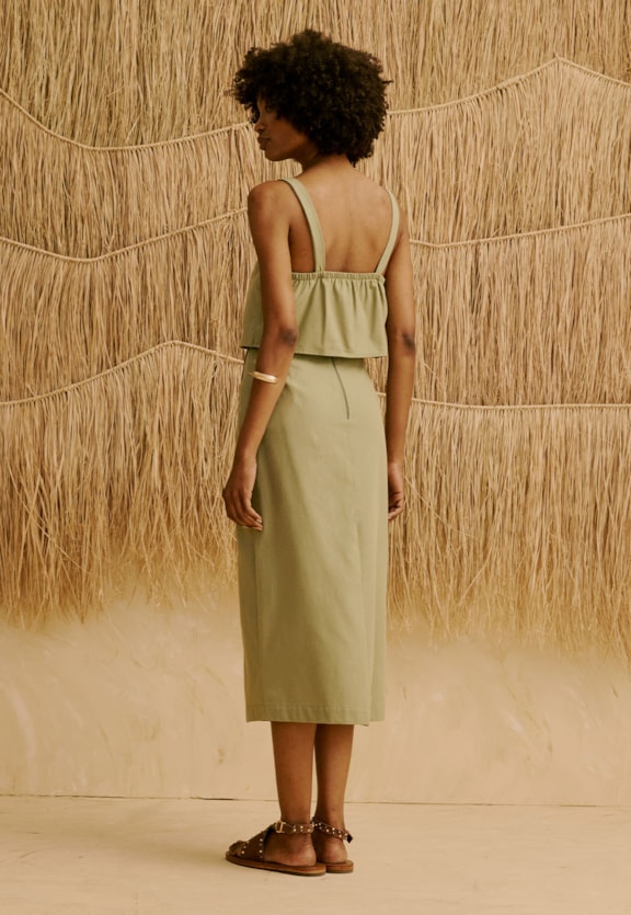 Saia Midi Lisa Lápis com Ponta Vista Traseira