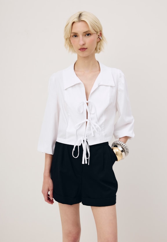 Short Alfaiataria com Pregas Vista Frontal