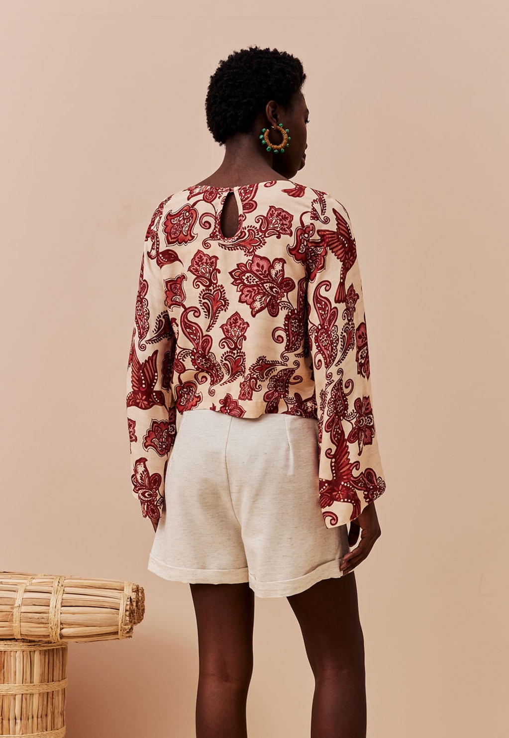 Short Curto com Aba Bolso