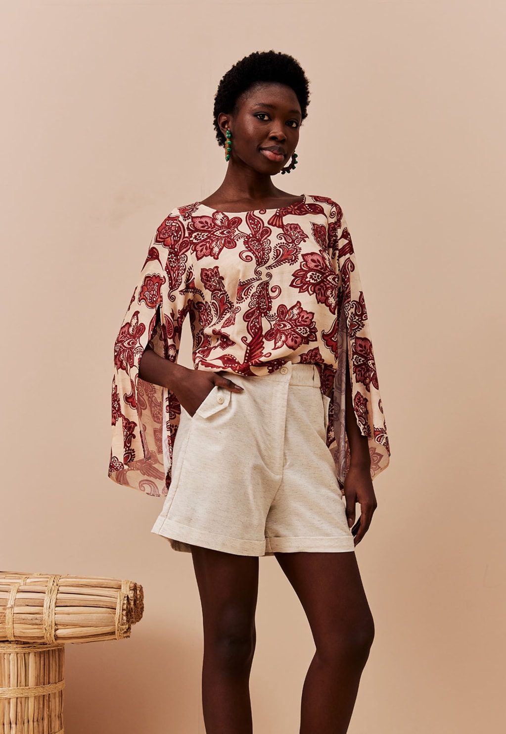 Short Curto com Aba Bolso