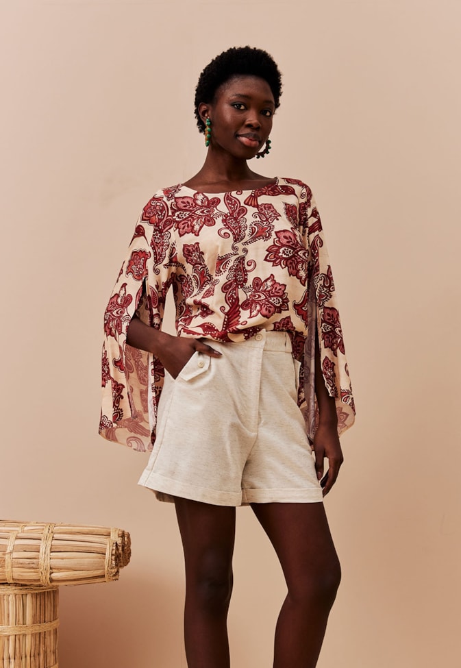 Short Curto com Aba Bolso