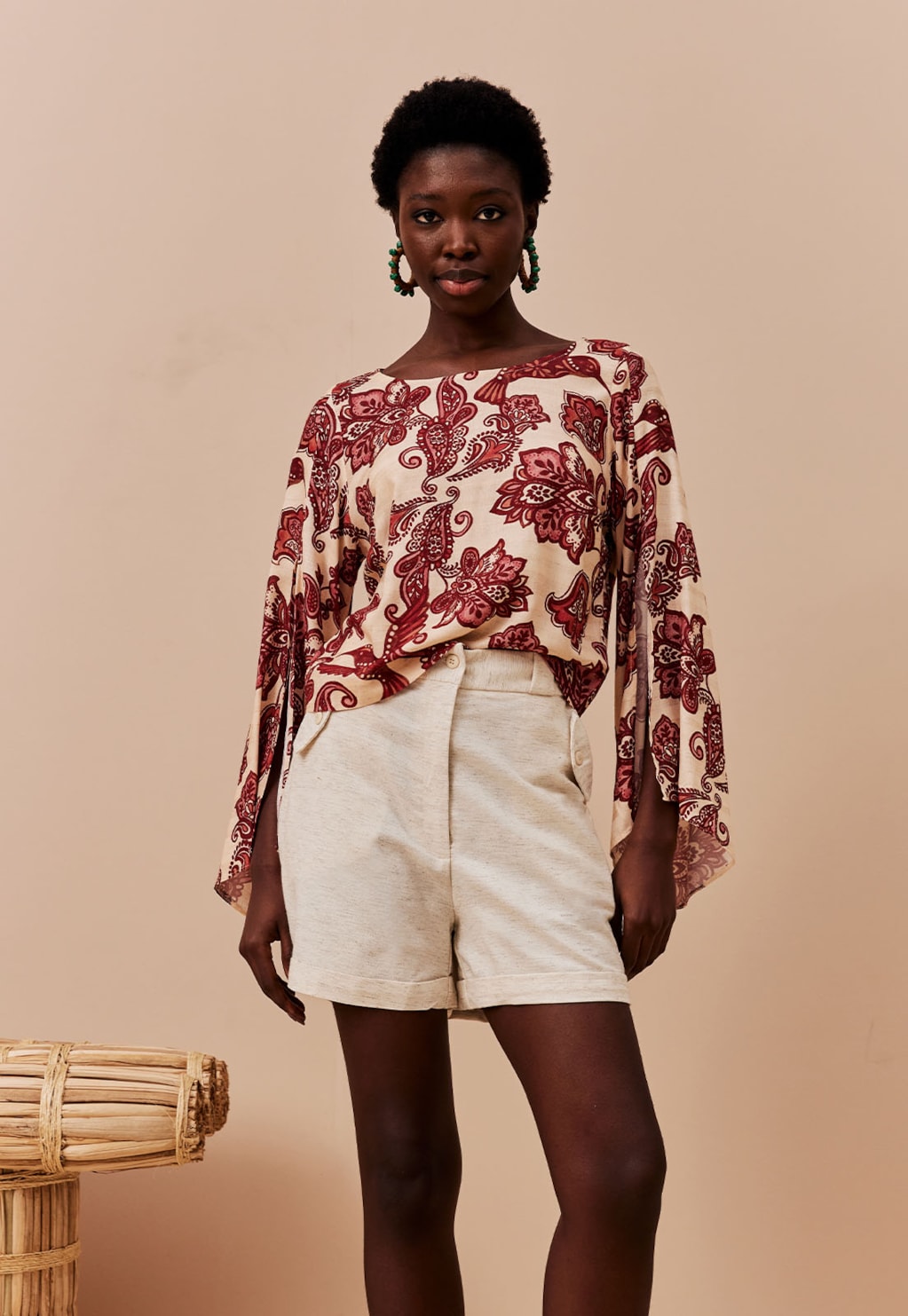 Short Curto com Aba Bolso