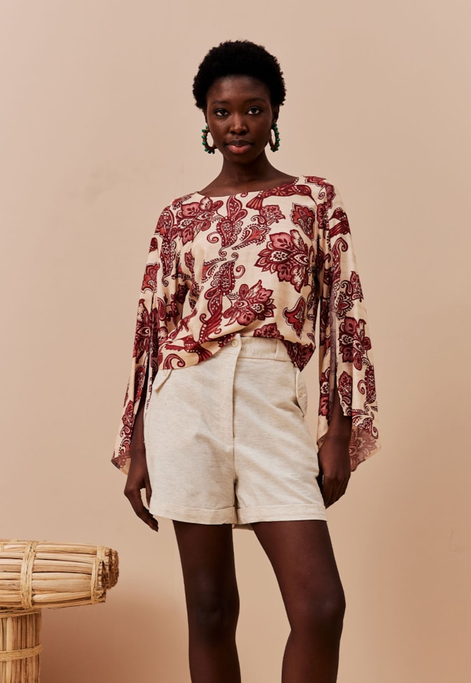 Short Curto com Aba Bolso