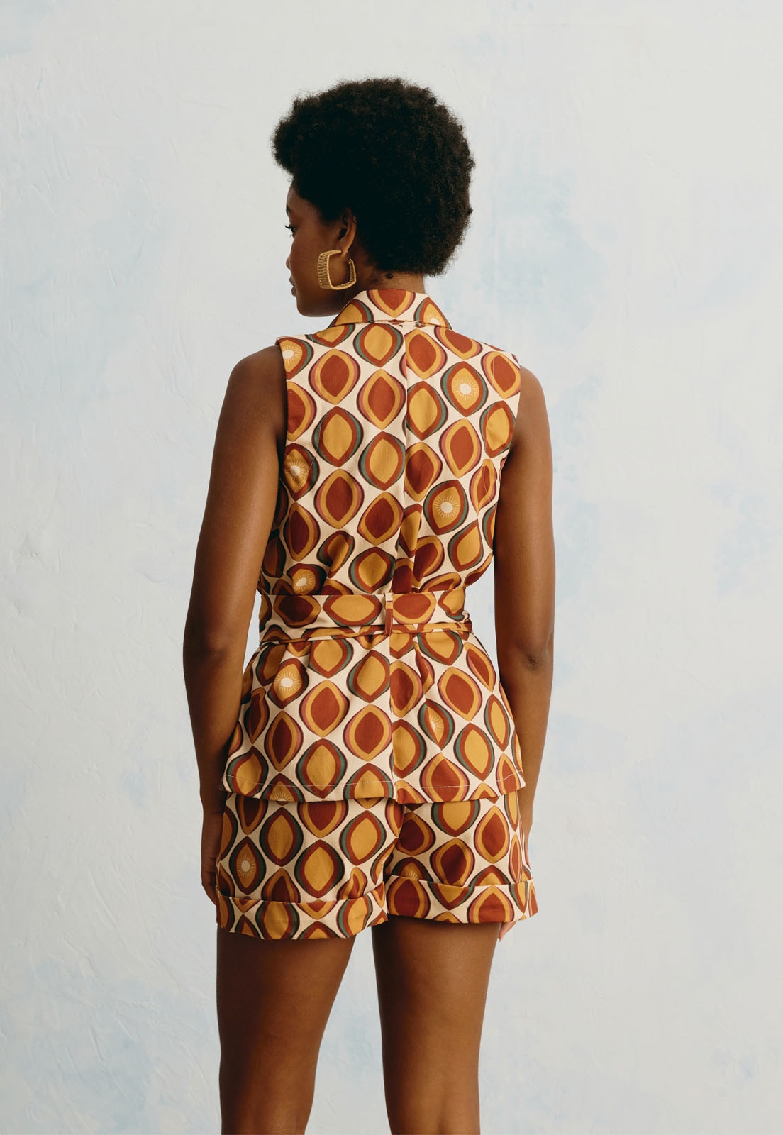 Short Estampado Cacau Solar Vista Traseira