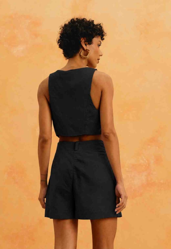 Short Liso Bolsos Vista Traseira