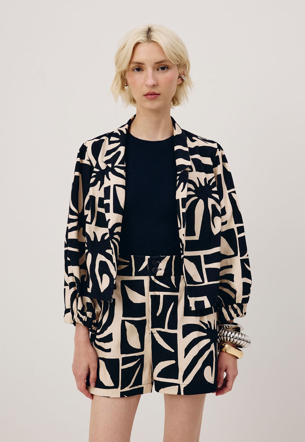 Short Pregas Estampado Reflexo