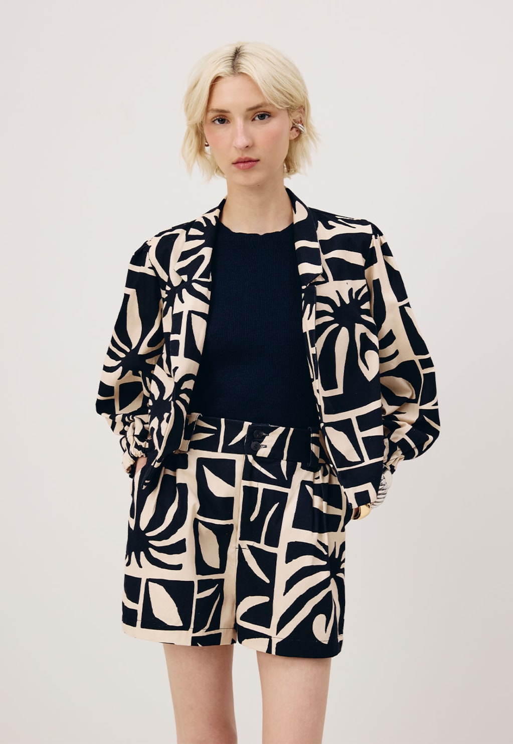 Short Pregas Estampado Reflexo