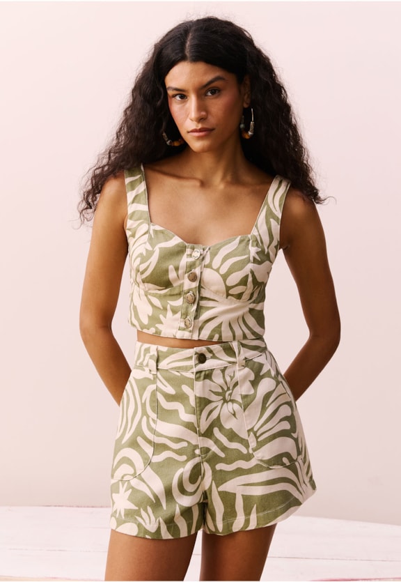 Short Sarja Estampado Pedra do Sol Vista Frontal