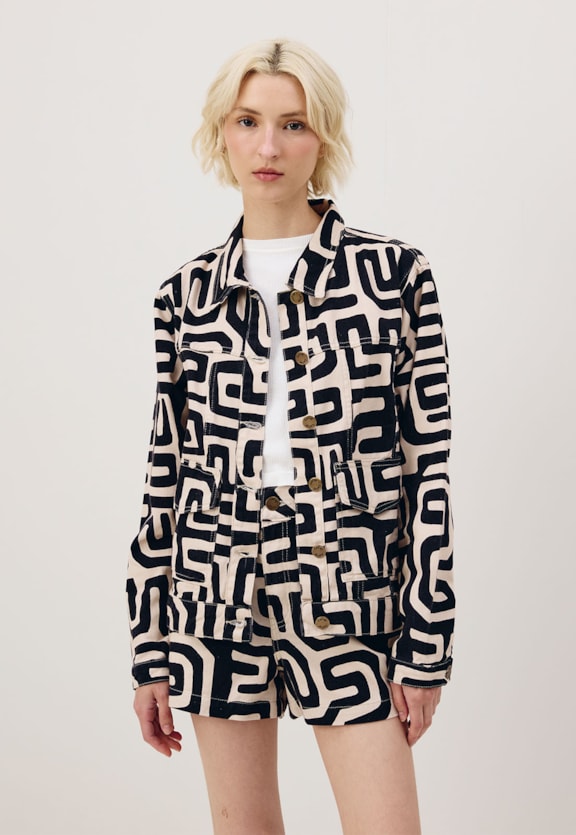 Short Sarja Estampado Yala Preto Vista Frontal