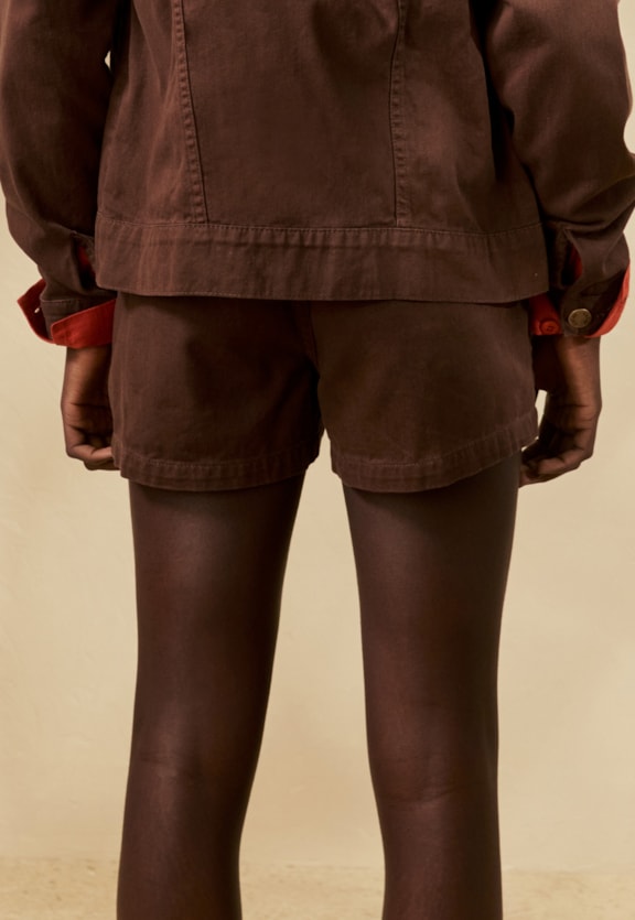 Short Sarja Liso Vista Traseira