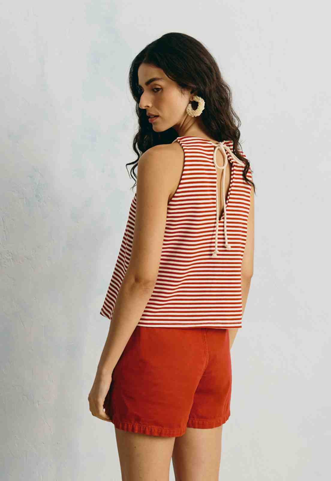 Short Sarja Liso Vista Traseira