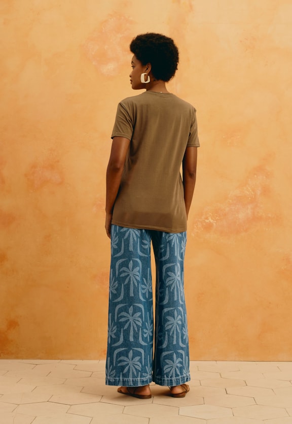 T-Shirt Bad Bunny Latina Vista Traseira