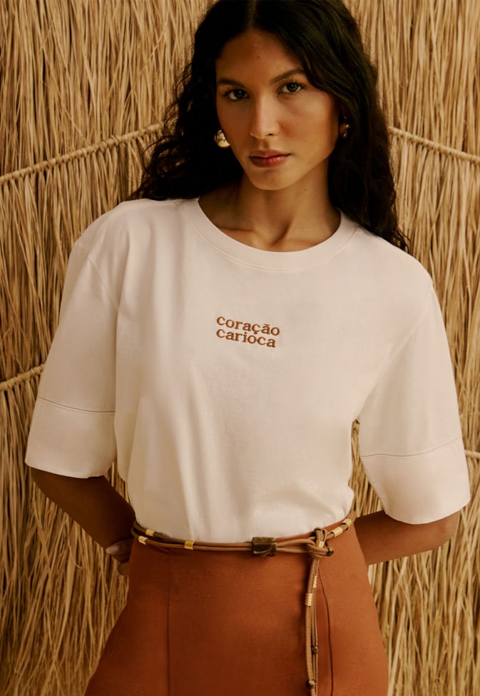 T-Shirt Bordada Coração Carioca