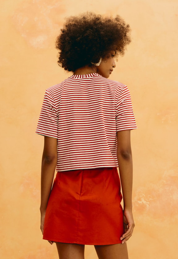 T-Shirt Cropped Listrada Vista Traseira