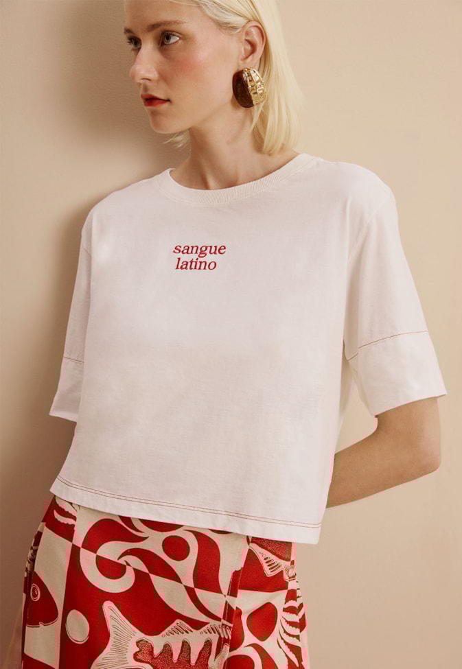 T-Shirt Cropped Sangue Latino Bordado