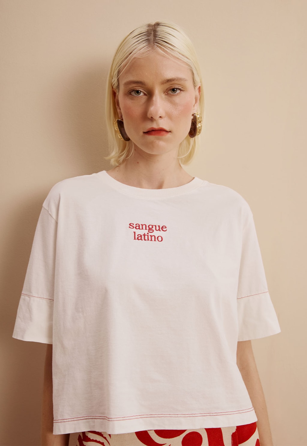 T-Shirt Cropped Sangue Latino Bordado