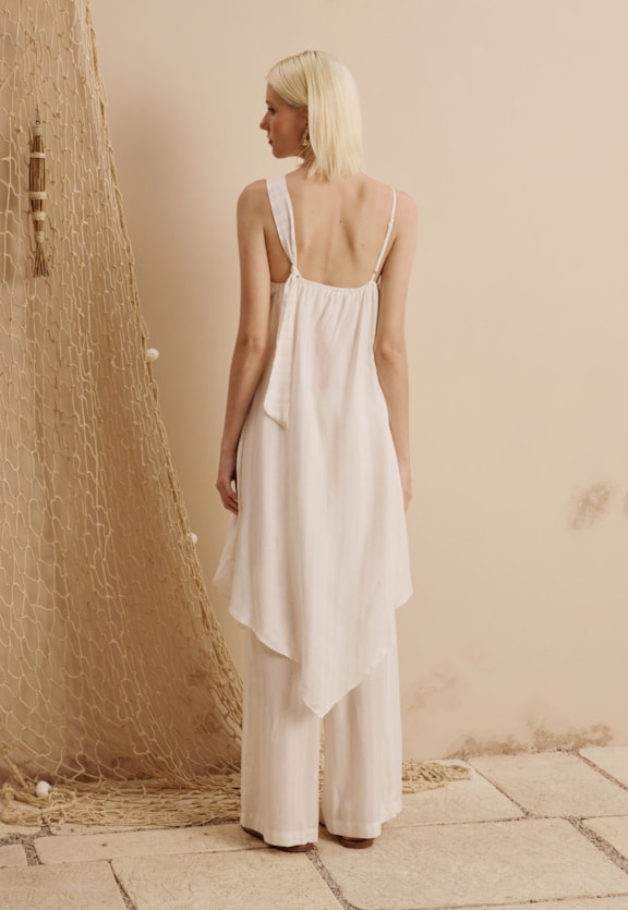 Veste Assimétrica Alça Passador Boleado Vista Traseira