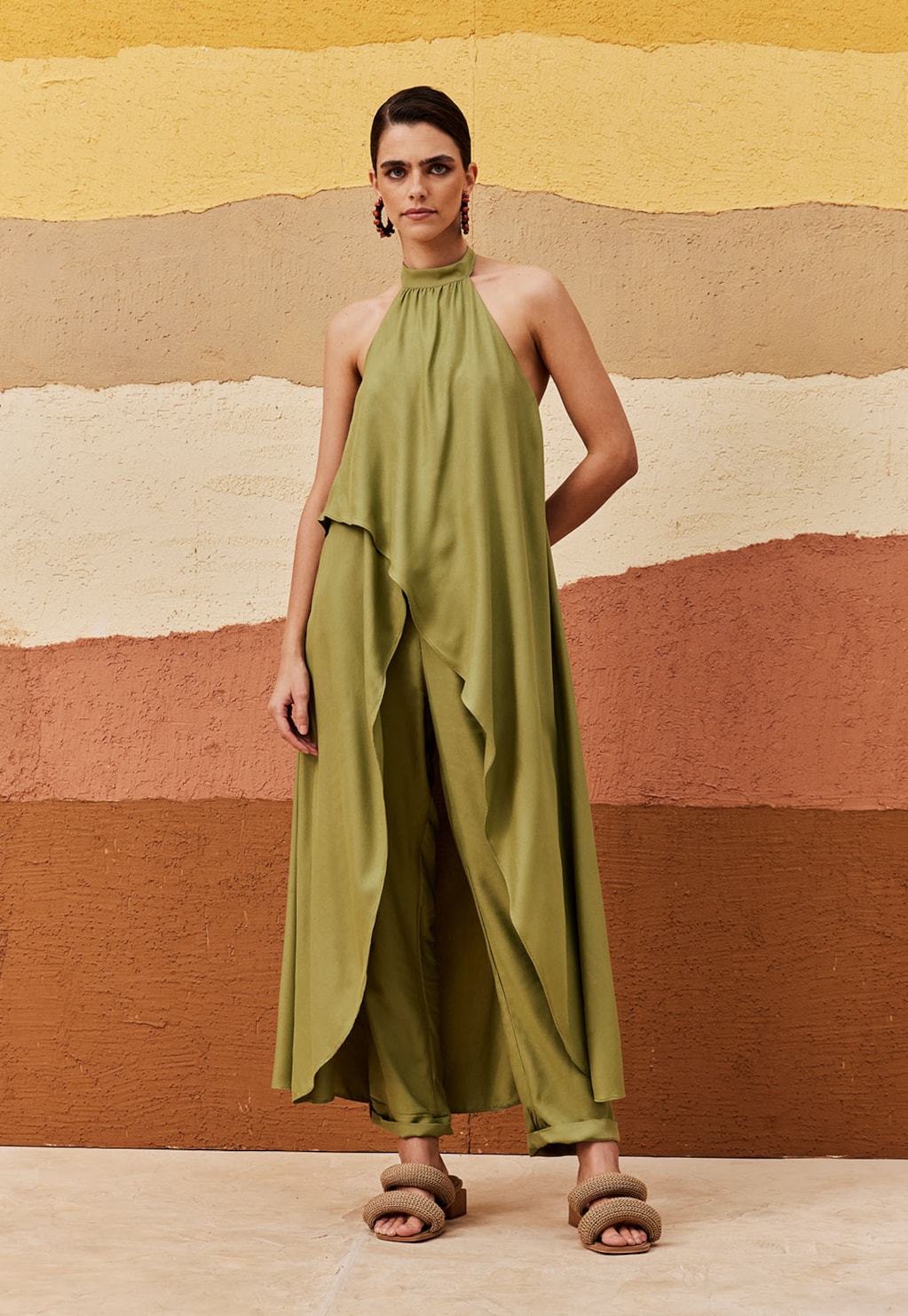 Veste Assimétrica Gola Alta