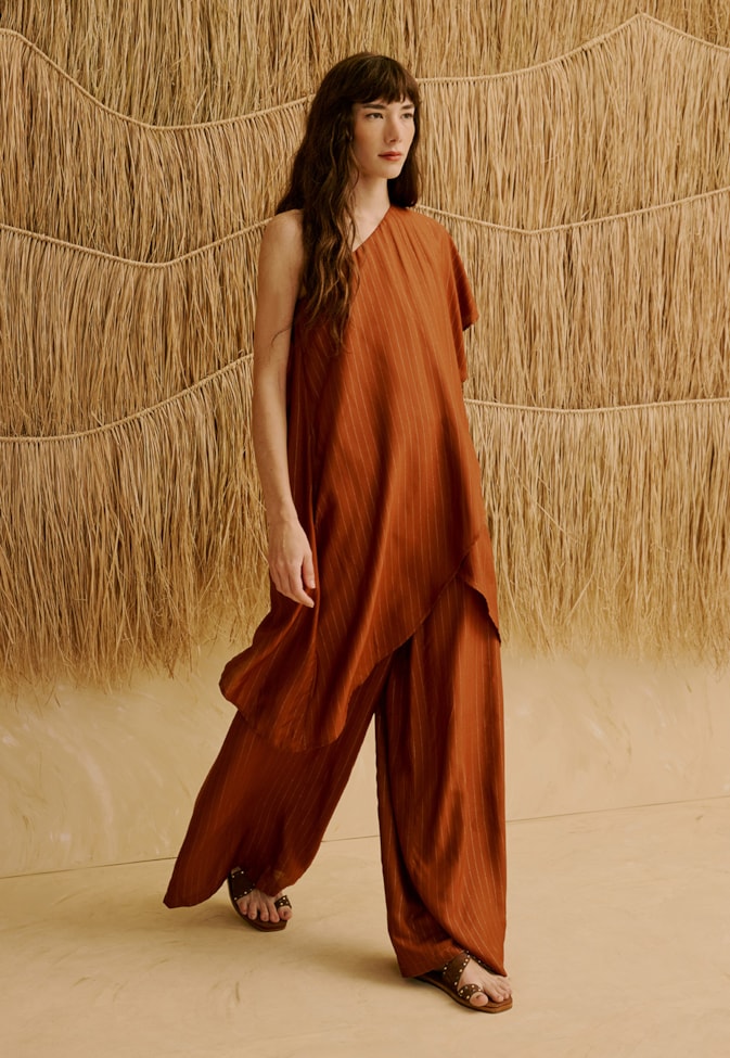 Veste Assimétrica Lisa Cascata 