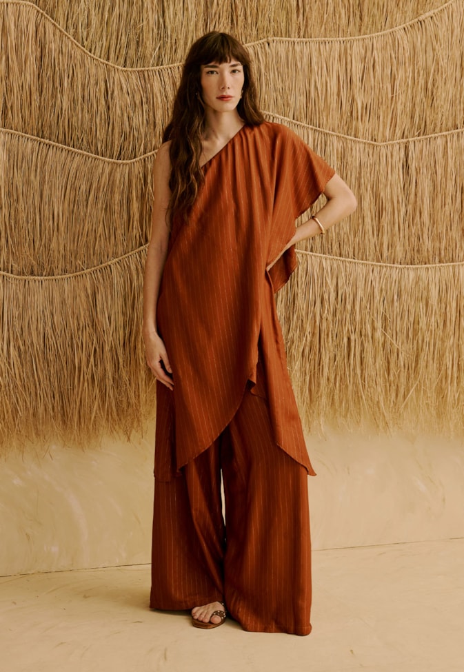 Veste Assimétrica Lisa Cascata 