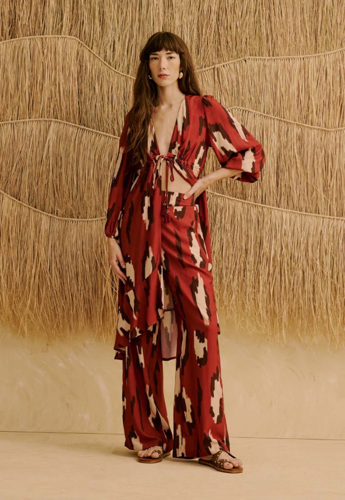 Veste Bata Manga Longa Estampada Chimu Marrom