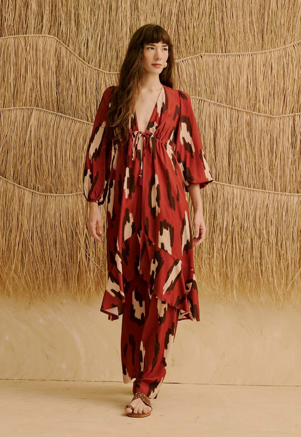 Veste Bata Manga Longa Estampada Chimu Marrom