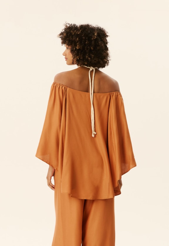 Veste em Cascata com Corda Vista Traseira