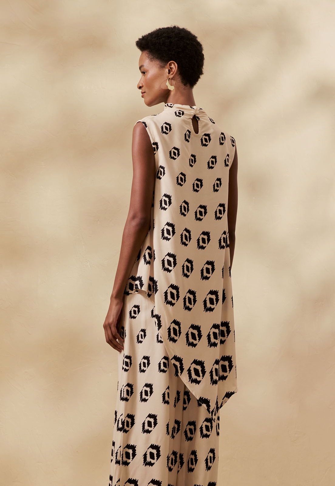 Veste Estampada Cayma Vista Traseira