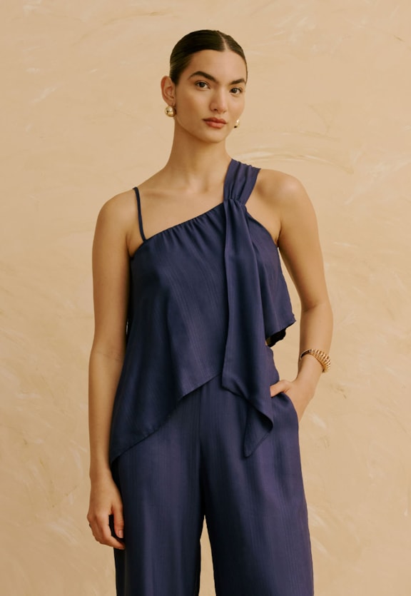 Veste Lisa com Ponta Cascata Vista Frontal