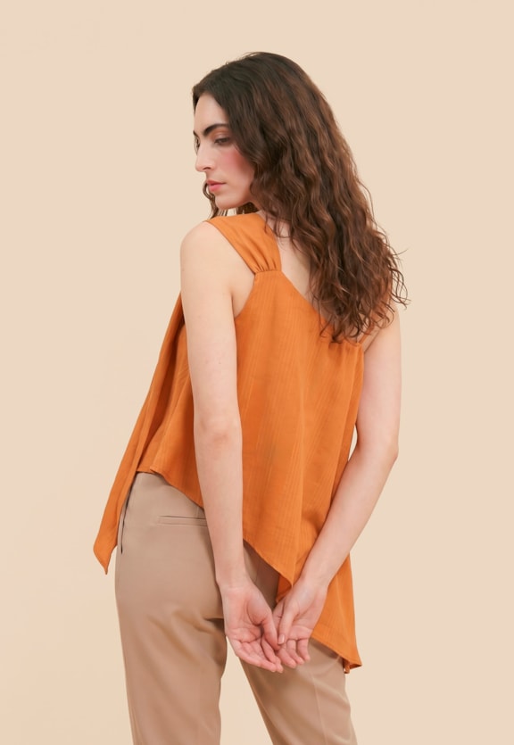 Veste Lisa com Ponta Cascata Vista Traseira
