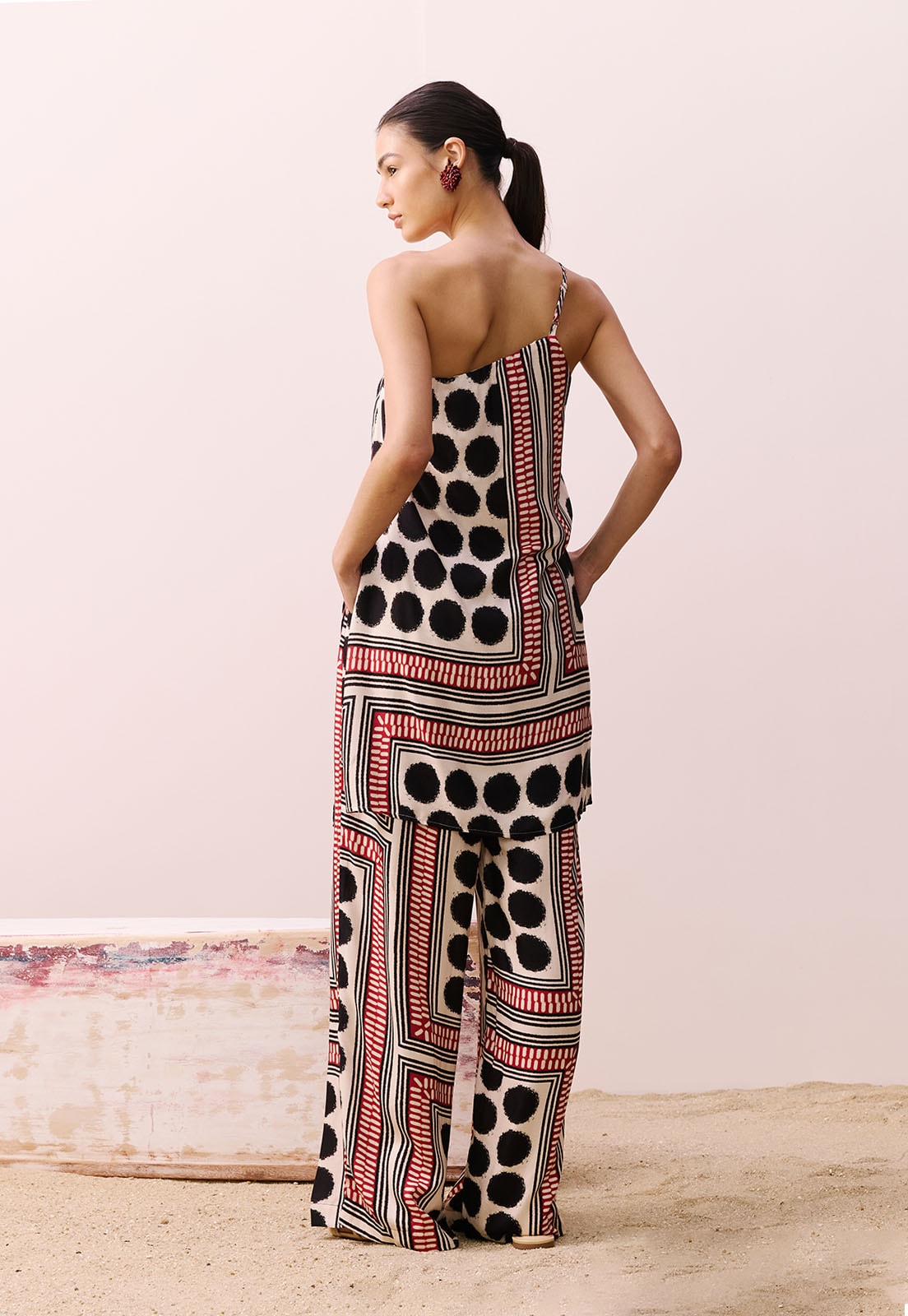 Veste Um Ombro Só Estampada Açaí Vista Traseira