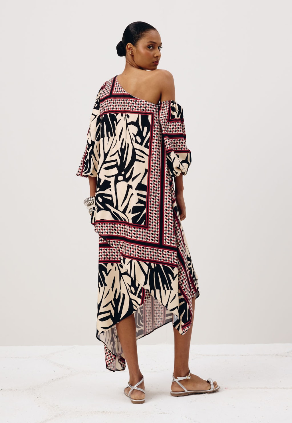 Vestido Assimétrico Pontas com Manga Estampado Costilla