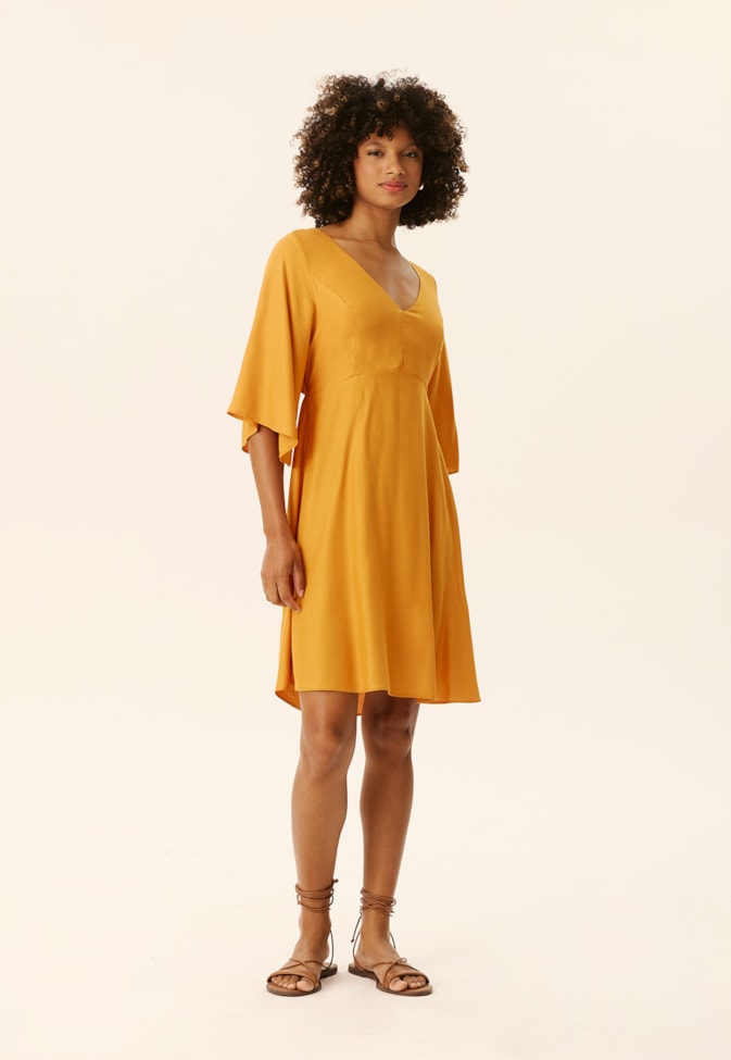 Vestido Curto Abertura Costas