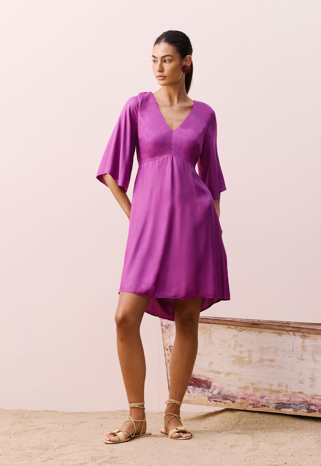 Vestido Curto Abertura Costas