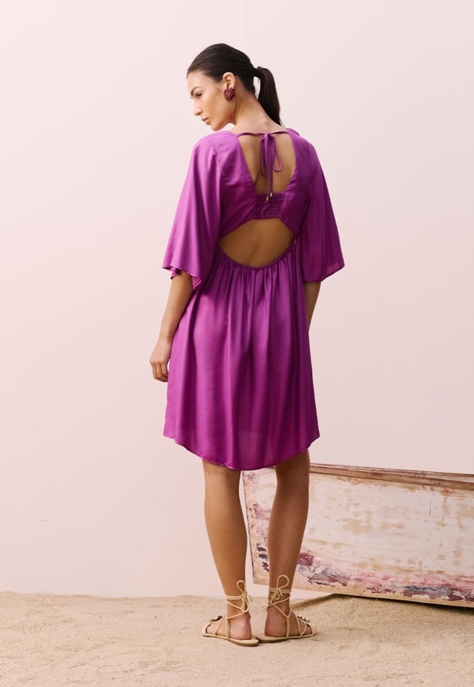 Vestido Curto Abertura Costas