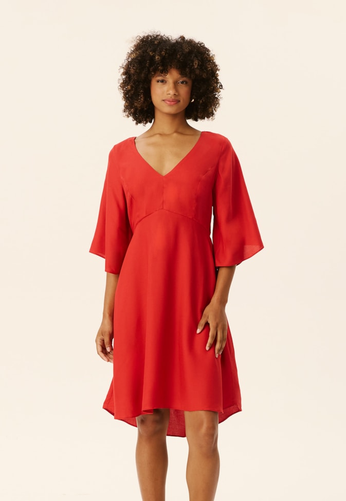 Vestido Curto Abertura Costas