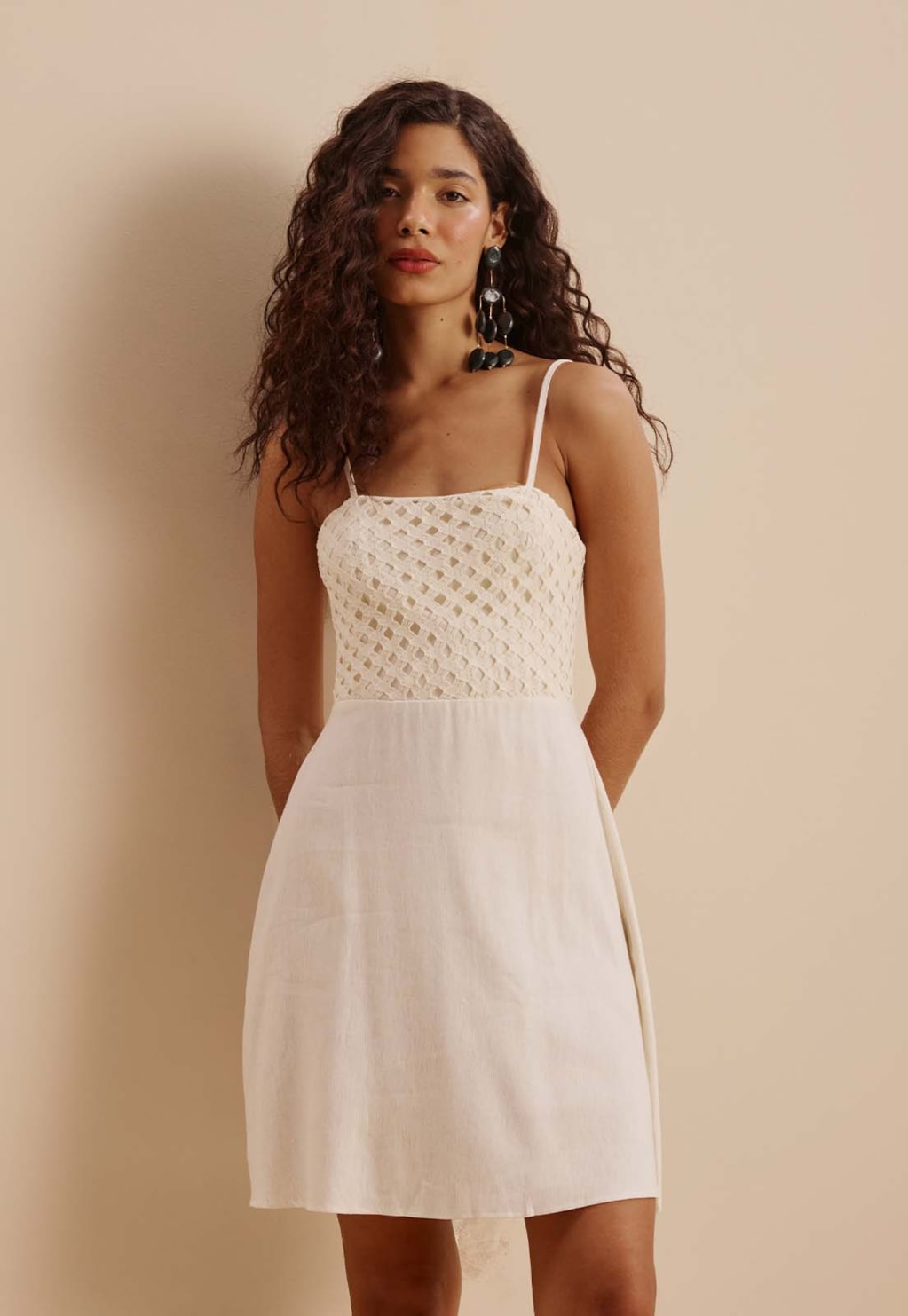 Vestido Curto Alça Fina Busto Malha Rendada