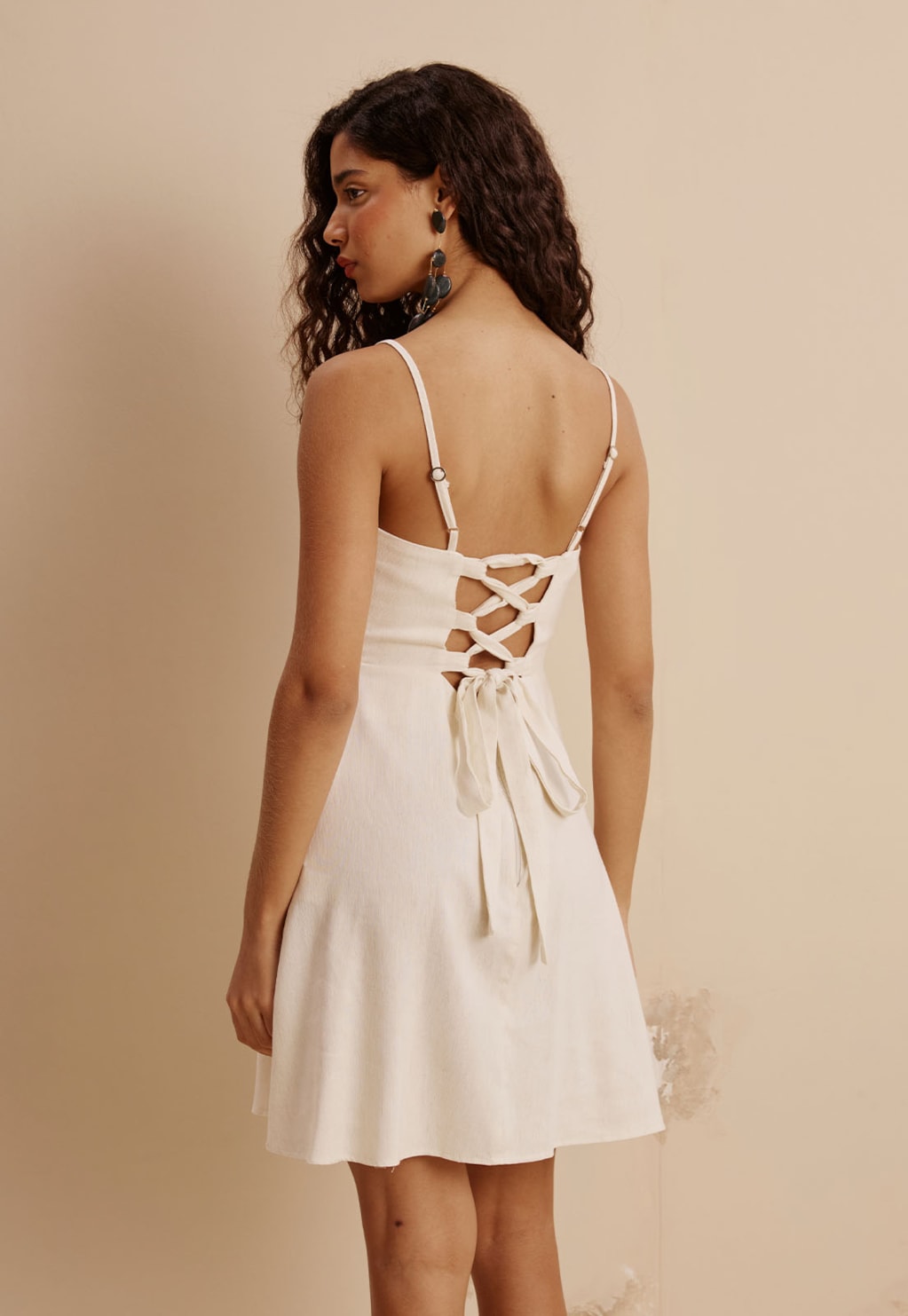 Vestido Curto Alça Fina Busto Malha Rendada