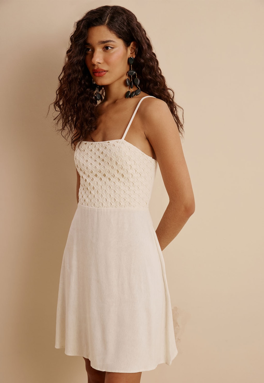 Vestido Curto Alça Fina Busto Malha Rendada