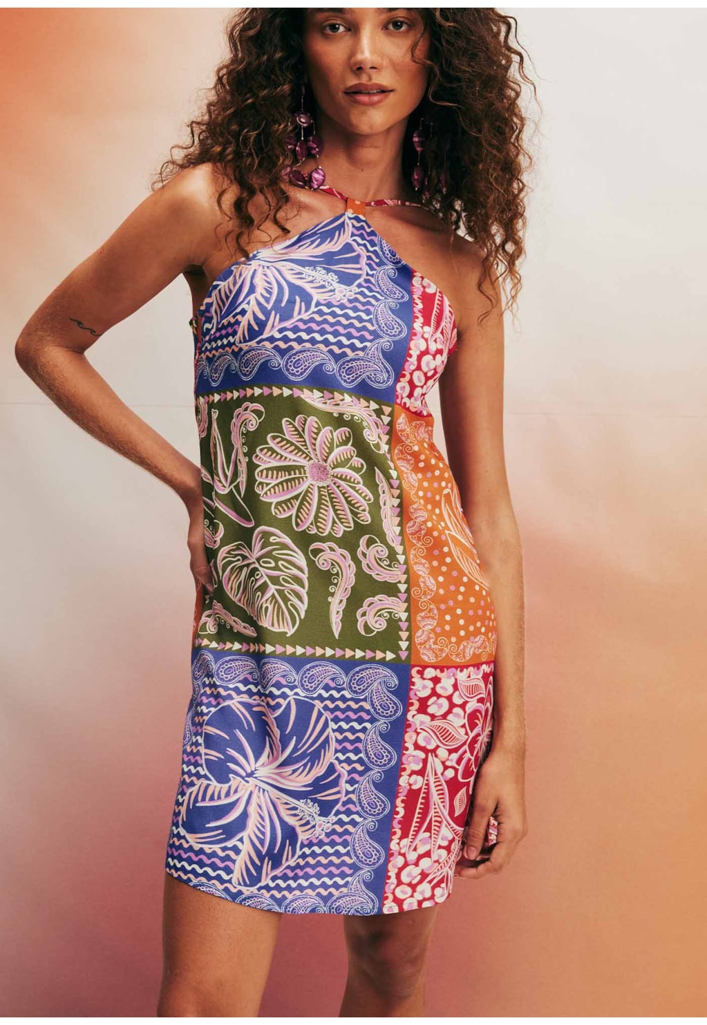 Vestido Curto Alça Fina Estampado Patch Pará